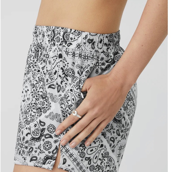 Alo yoga bandana stride short size xs - Picture 3 of 6